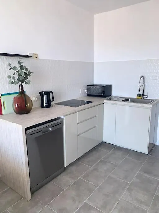 Antonia Sea View Suite Larnaca Apartment
